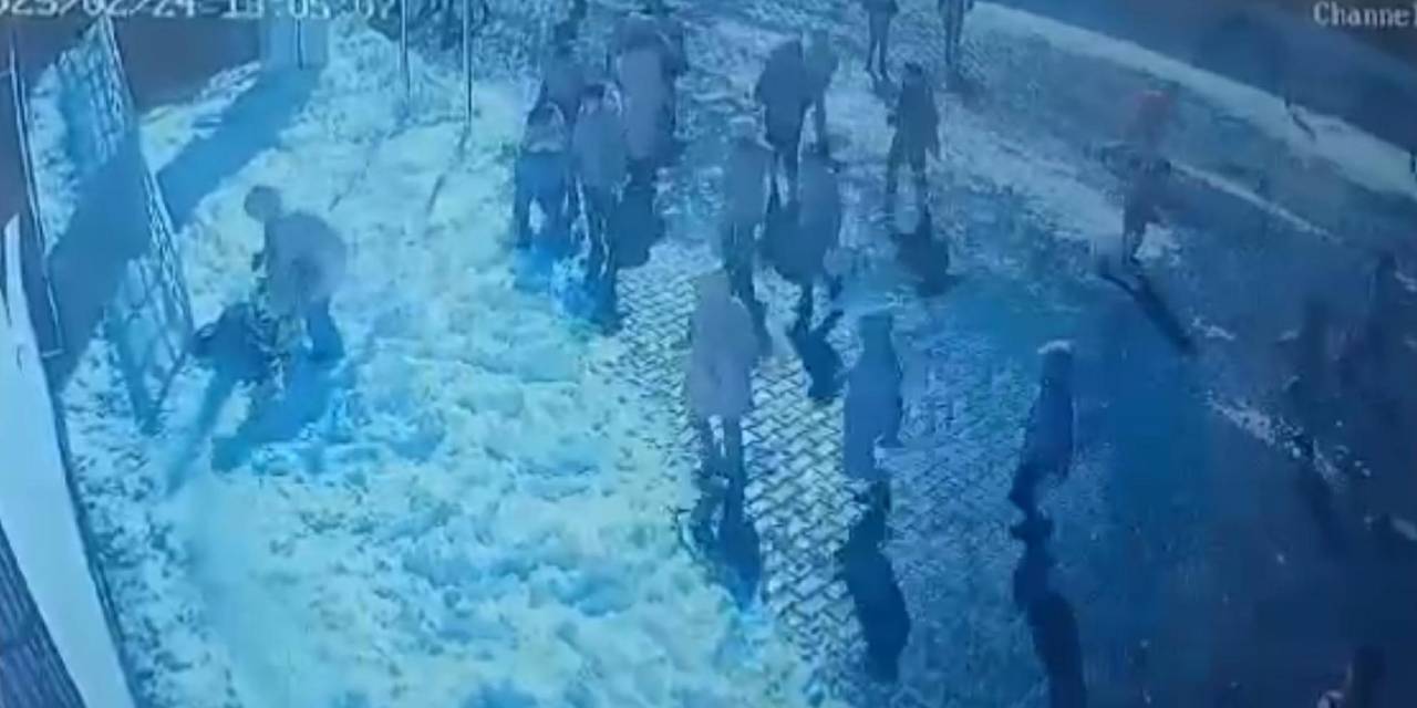 9 yaşındaki çocuğun üzerine buz kütlesi düştü: Durumu kritik