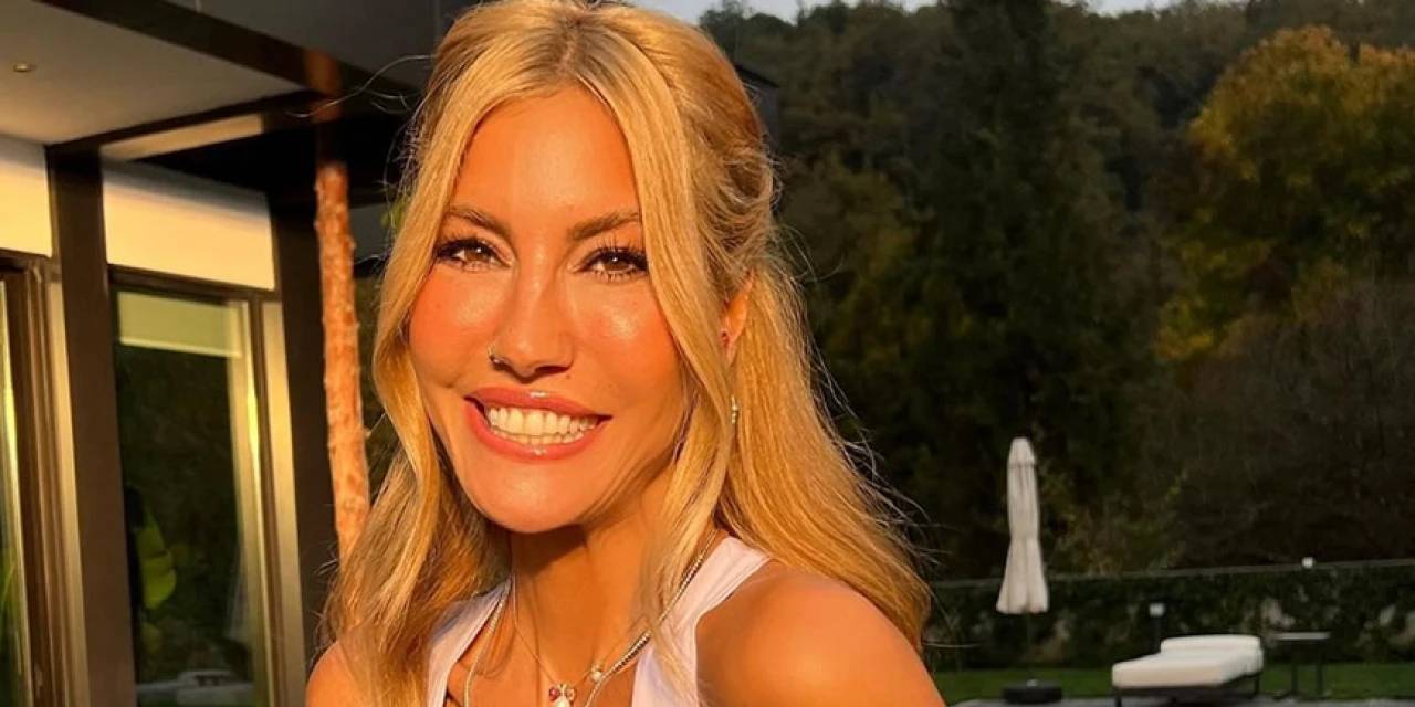 Çağla Şıkel Londra'dan sevgilisiyle döndü