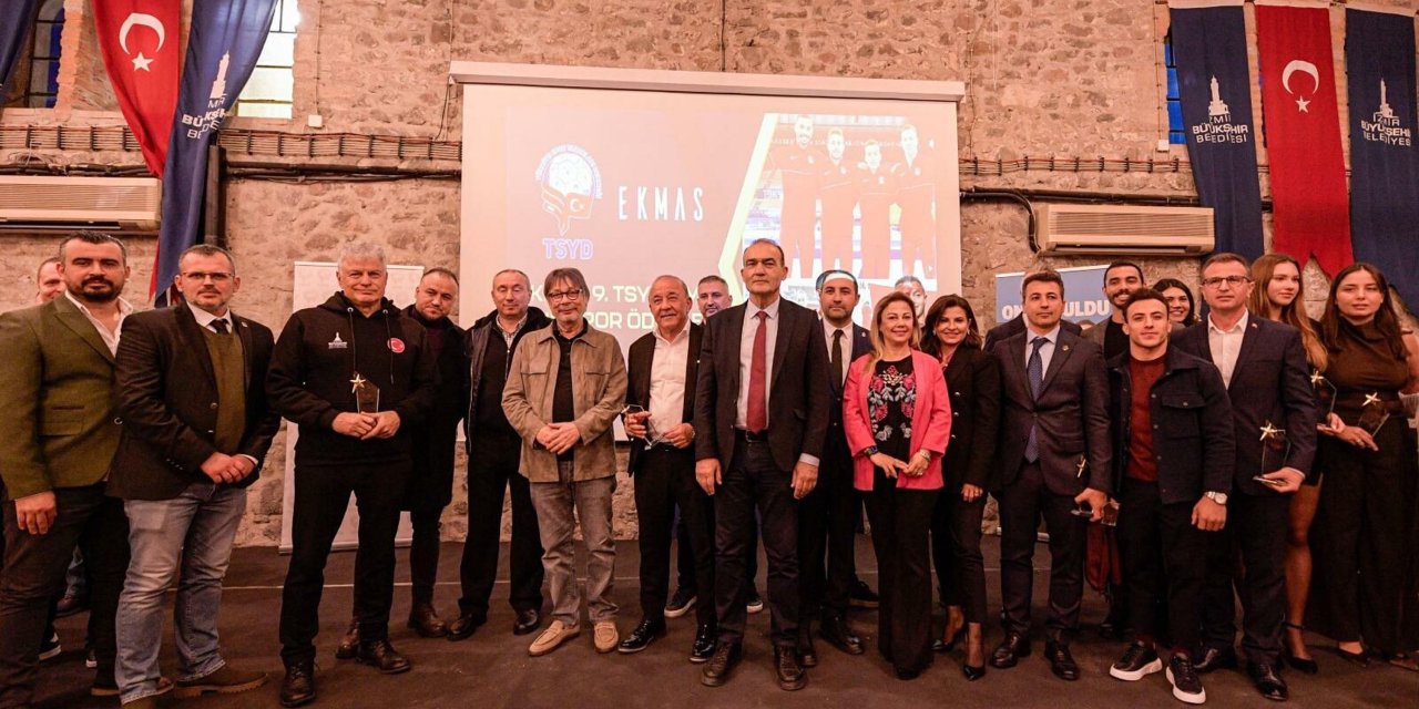 TSYD'nin ödül törenine kupalarıyla geldiler