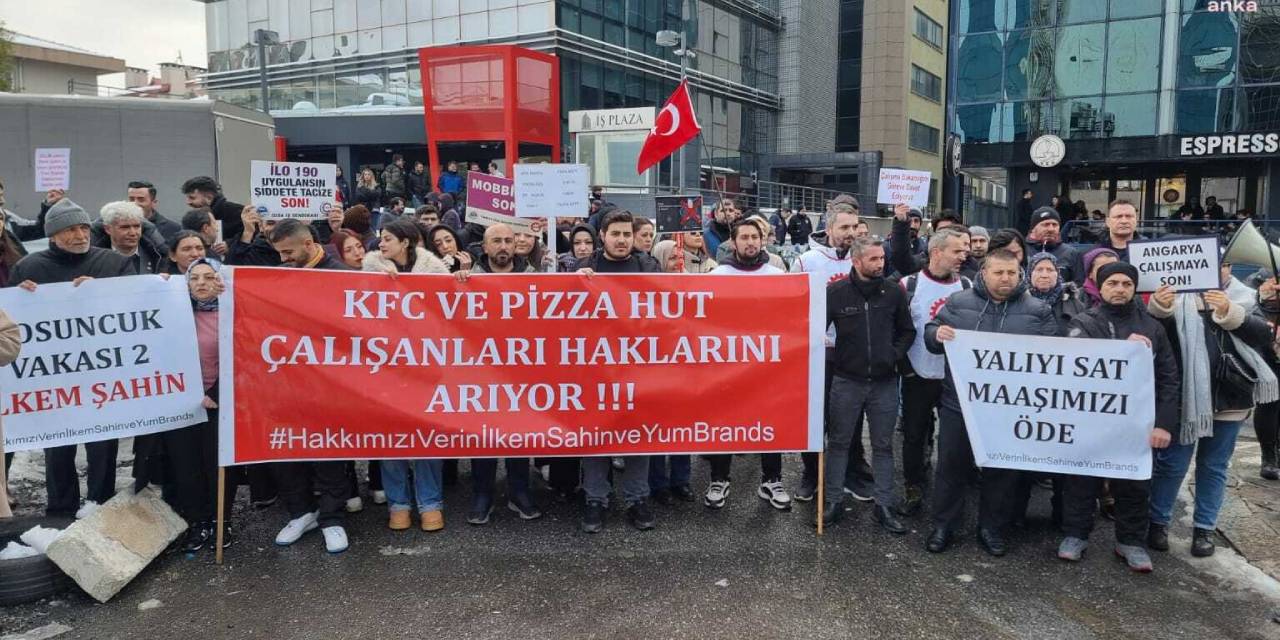 KFC ve Pizza Hut çalışanları haklarını vermeyen İş Gıda önünde: "Hükümet nerede?"