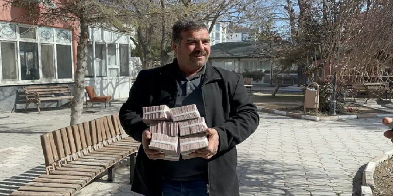 Hesabına yatırılan 1 milyon 152 bin lirayı sahibine verdi