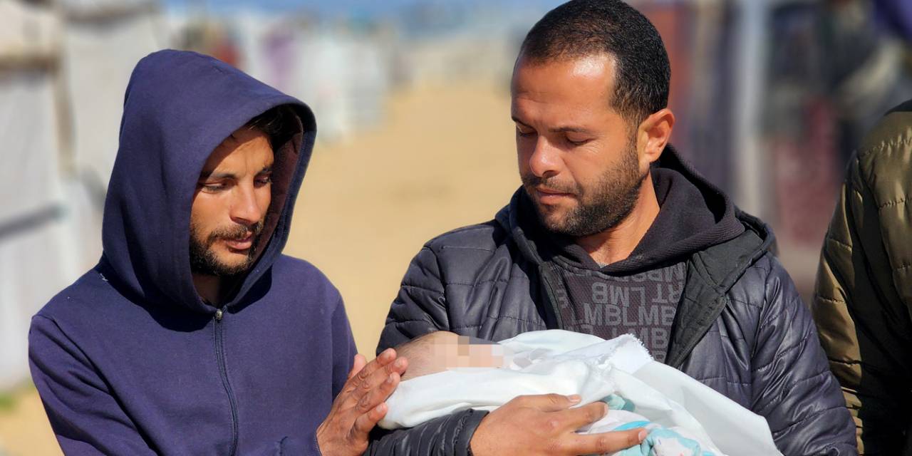 Gazze'de 6 bebek soğuk hava nedeniyle hayatını kaybetti