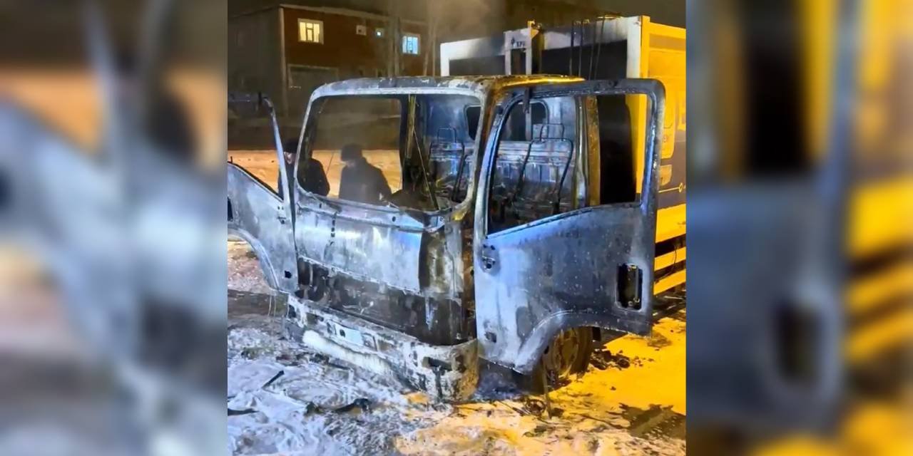 Molotofkokteyli atılan çöp aracı yandı