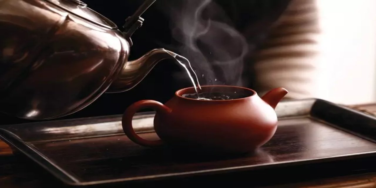 Sudaki ağır metalleri temizlemenin yolu meğer çay demlemekten geçiyormuş