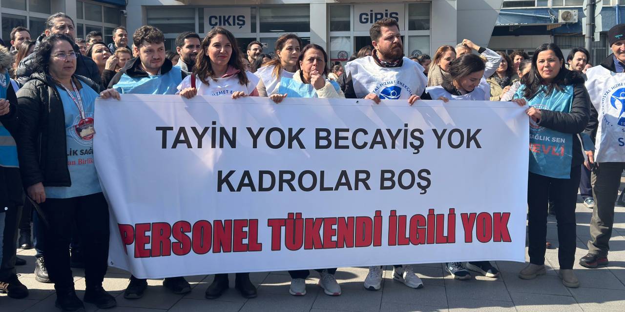 Sağlık çalışanları Ege Üniverstiesi Hastanesi'nde haklarını arıyor