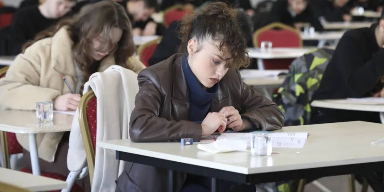 İBB memur adayları için yazılı sınav yapıyor