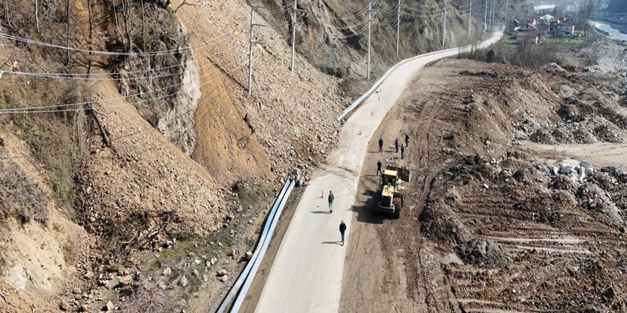 Düzce'de heyelan! 4 köy ve 2 mahalleye ulaşılamıyor