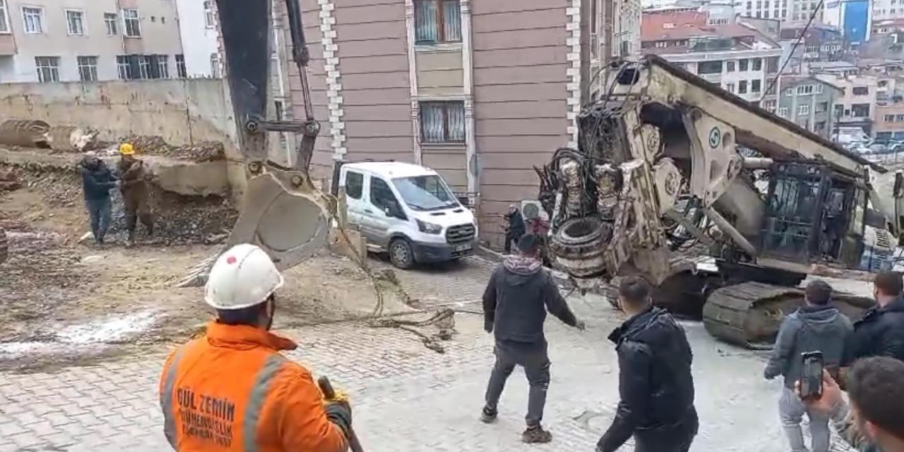 200 tonluk inşaat makinesi yokuş aşağı yuvarlandı! İstanbul'da korku filmi gibi kaza!