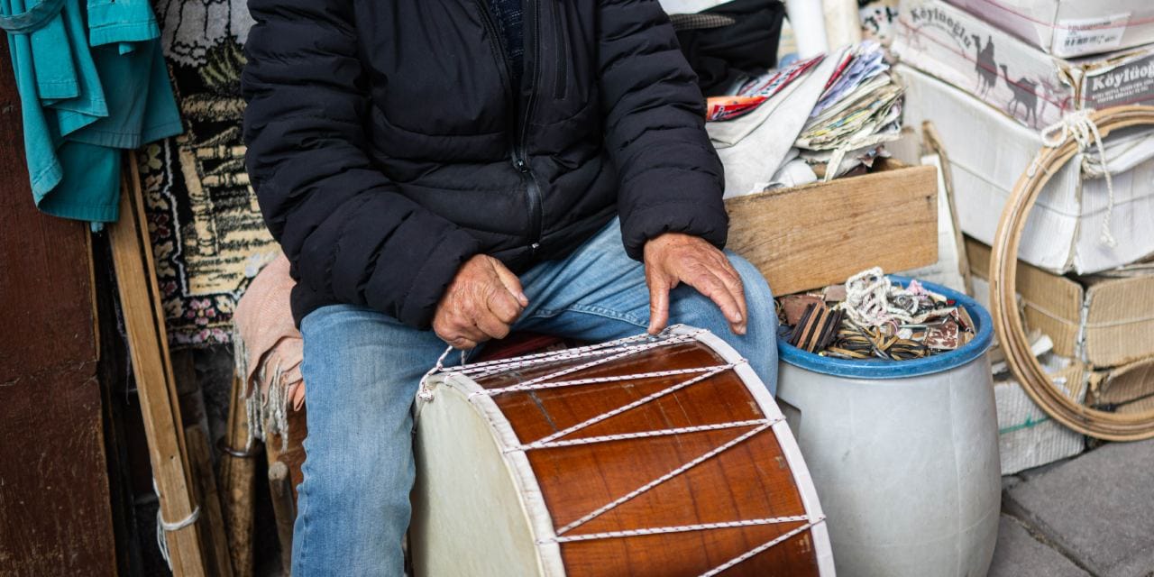 40 yıllık tokmak ya susarsa... Ankara'nın son davulcularından Süleyman Usta'nın hikayesi