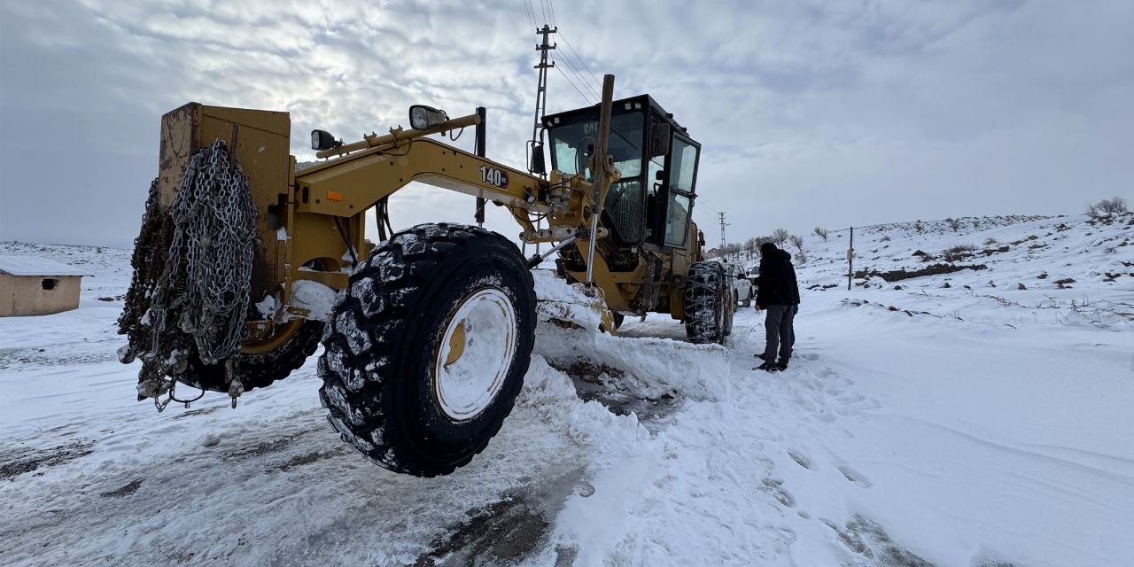 Kar kalınlığı iki metreyi buldu! 540 köy için seferberlik başlatıldı
