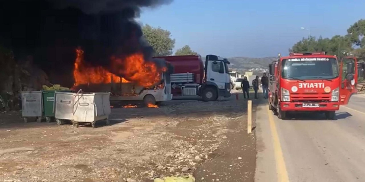 Bodrum'da minibüs alev alev yandı
