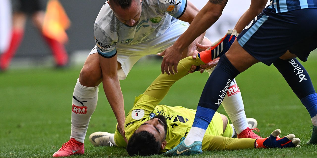Süper Lig maçında korkutan anlar! Hastaneye kaldırıldı
