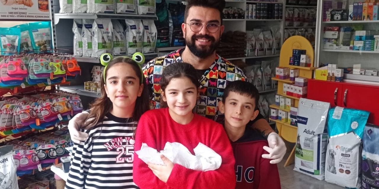 Küçük kahramanlar yavru köpeği hayata döndürdü!