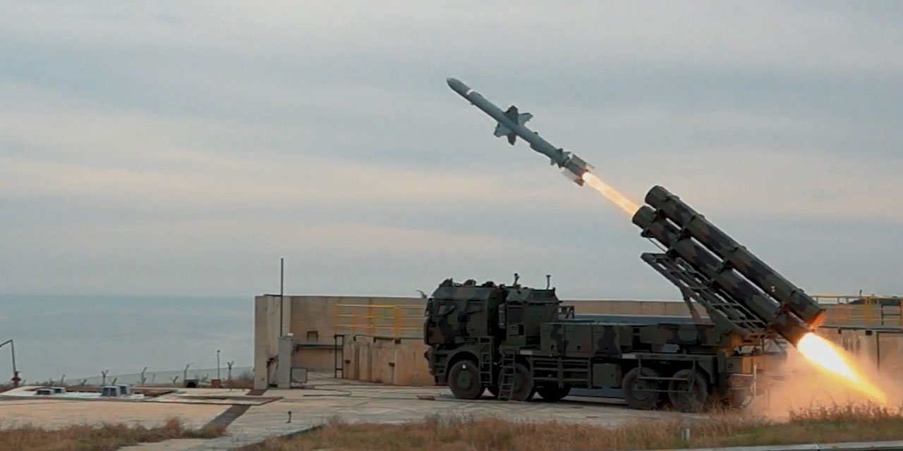 Seyir füzesi 'Kara Atmaca', en uzun menzilli uçuşunu yaptı