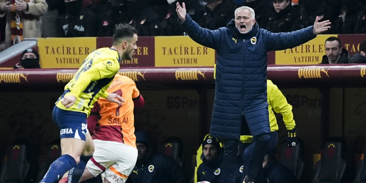 Mourinho sahaya çıkmadan tarihe geçti