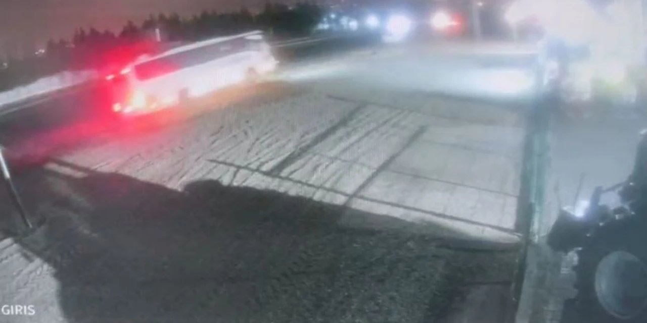 Otobüs su kanalına devrildi! Çok sayıda yaralı var