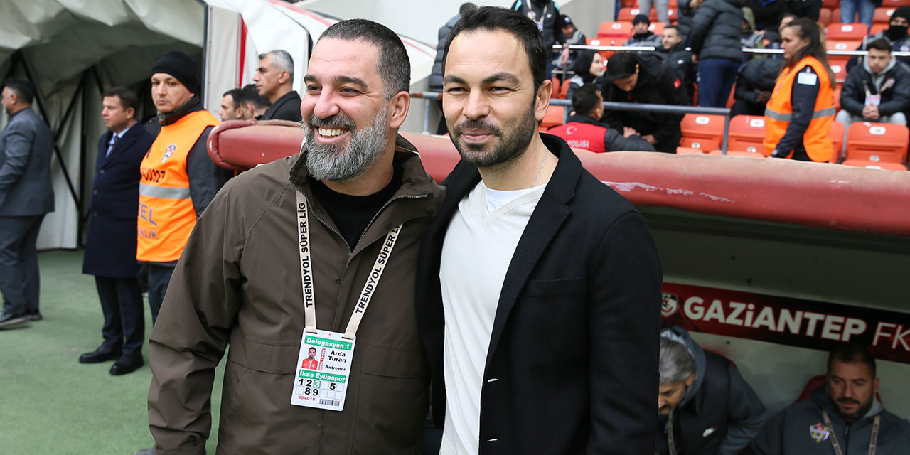 Selçuk İnan Arda Turan'ı devirdi: Caner Erkin atıldı