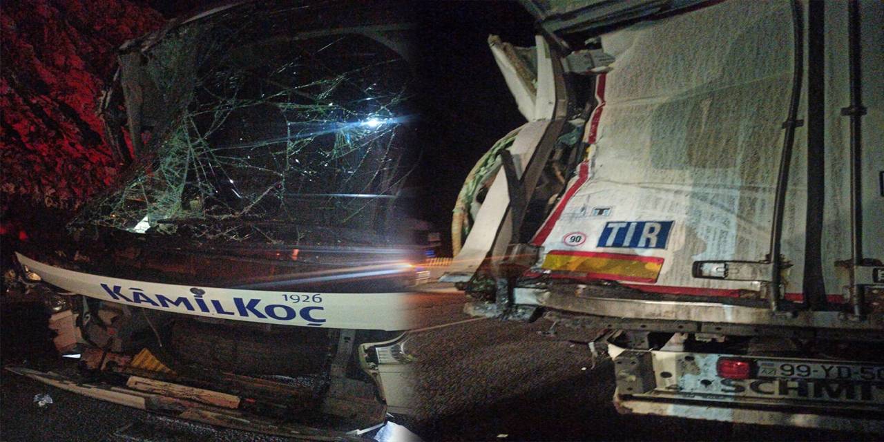 Mersin'de feci kaza: Yolcu otobüsü TIR'a çarptı