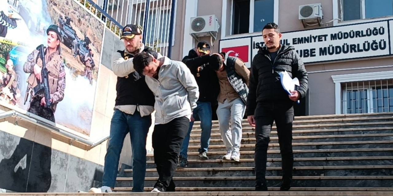 Sınır dışı edileceği yalanıyla yabancı uyruklu kadını dolandırdılar