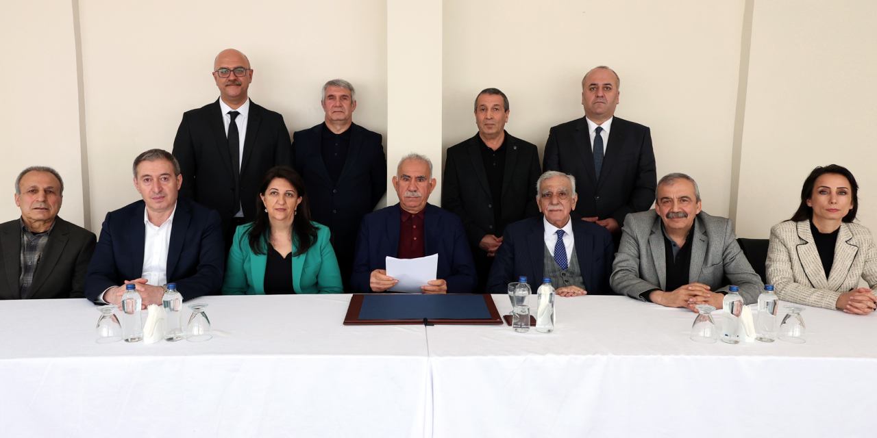 DEM Parti Öcalan için sekretarya isteyip Ömer Çelik'e seslendi