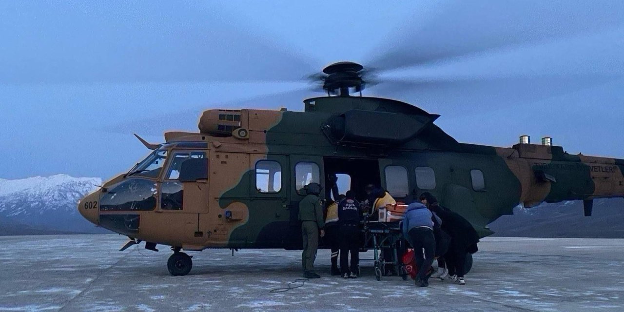 Askeri helikopter hasta bebek için havalandı