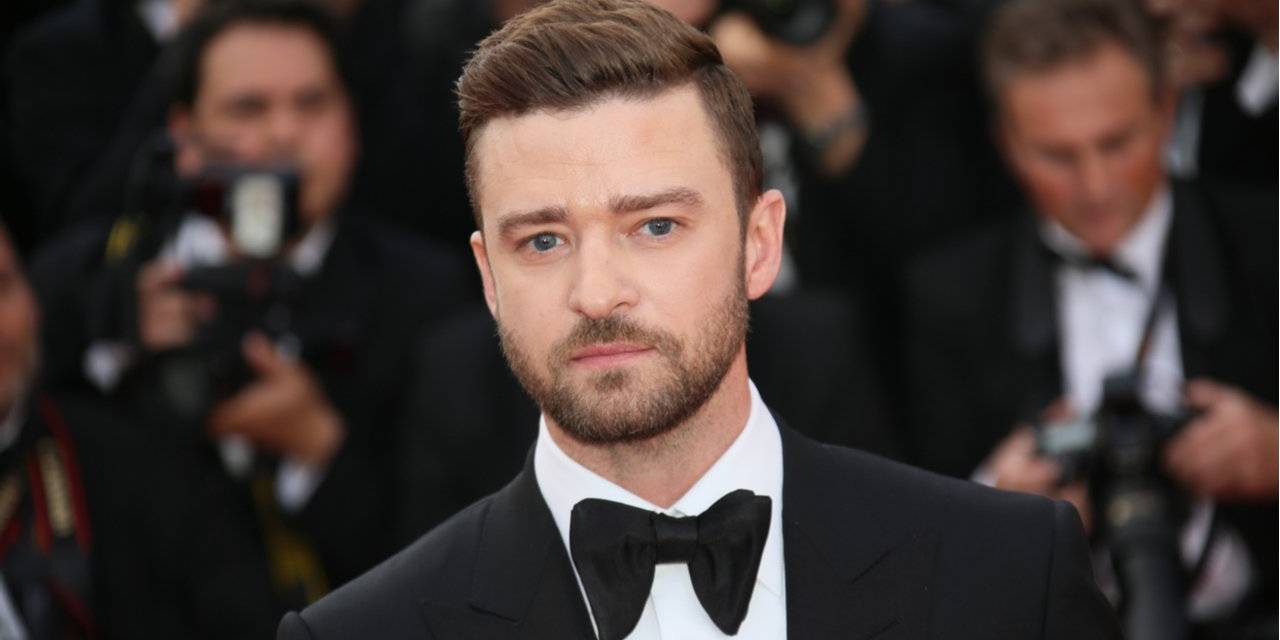 Ünlü şarkıcıyı tutuklayan polise ödül verildi