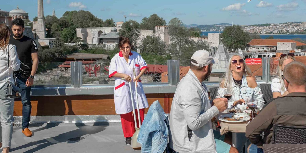 İstanbul'da kadın olmak: Haftalık 100 saat mesai