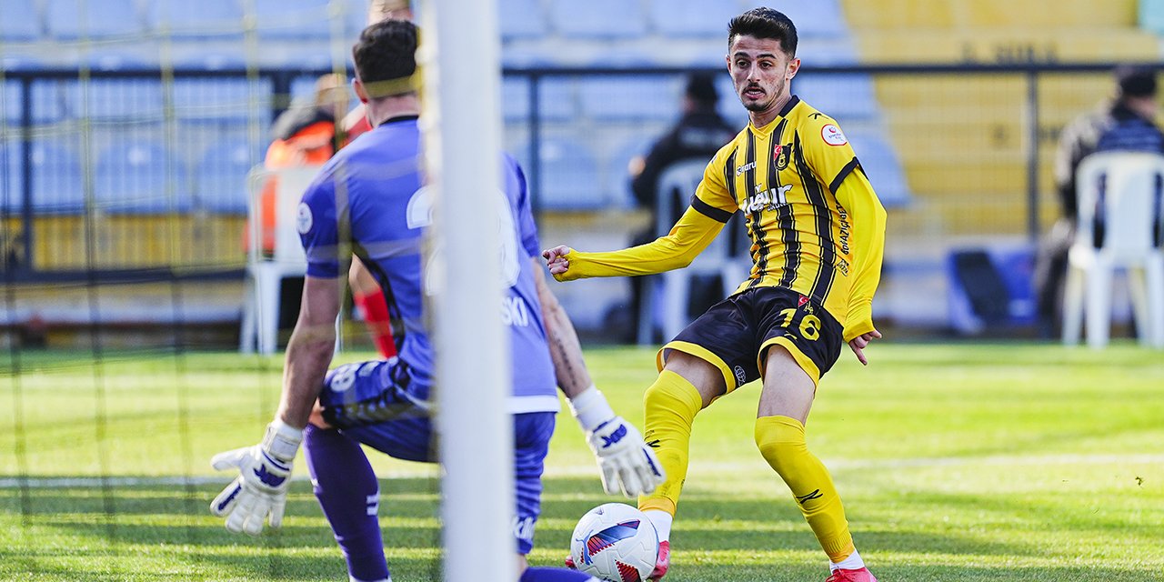 İstanbulspor 3 puanı 3 golle aldı