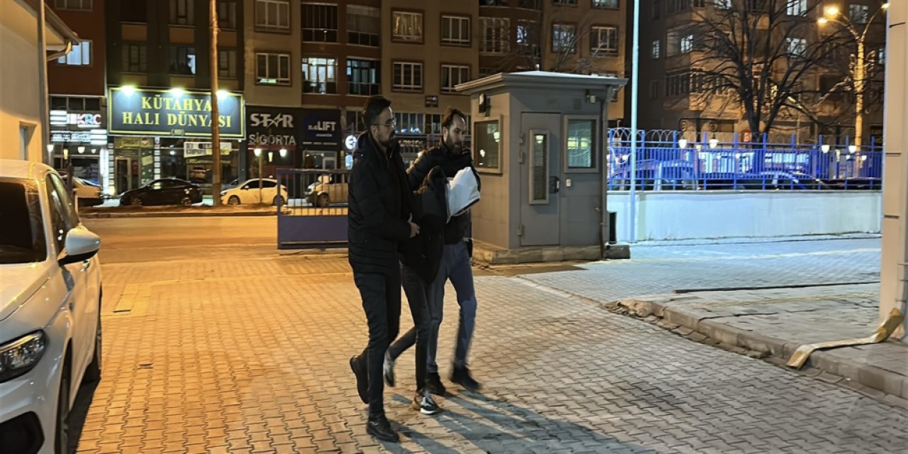 Darbettiği kişiyi videoya çekip paylaşmıştı: Yakalandı