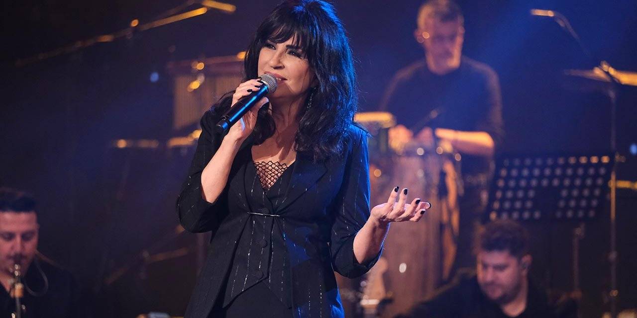 Ayşegül Aldinç'ten 'Dilber' performansı