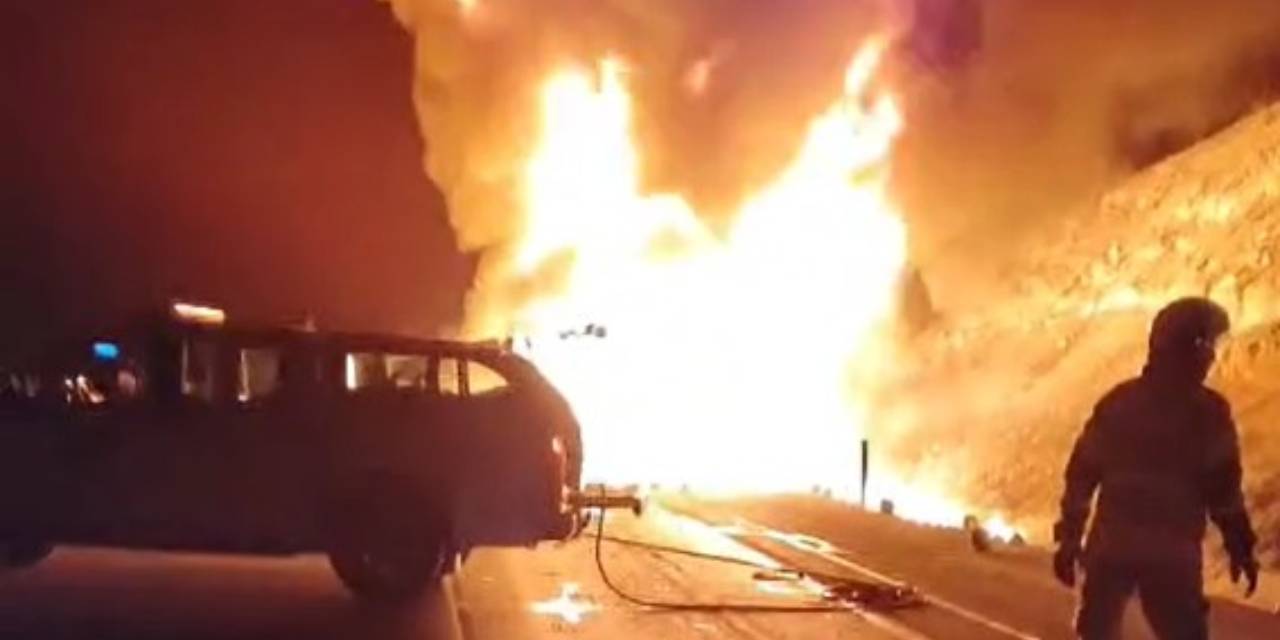 Lastiği patlayan TIR alev topuna döndü