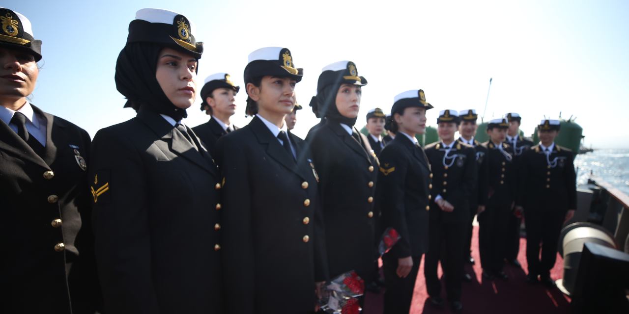 Çanakkale’de kadın deniz astsubaylarından anlamlı buluşma