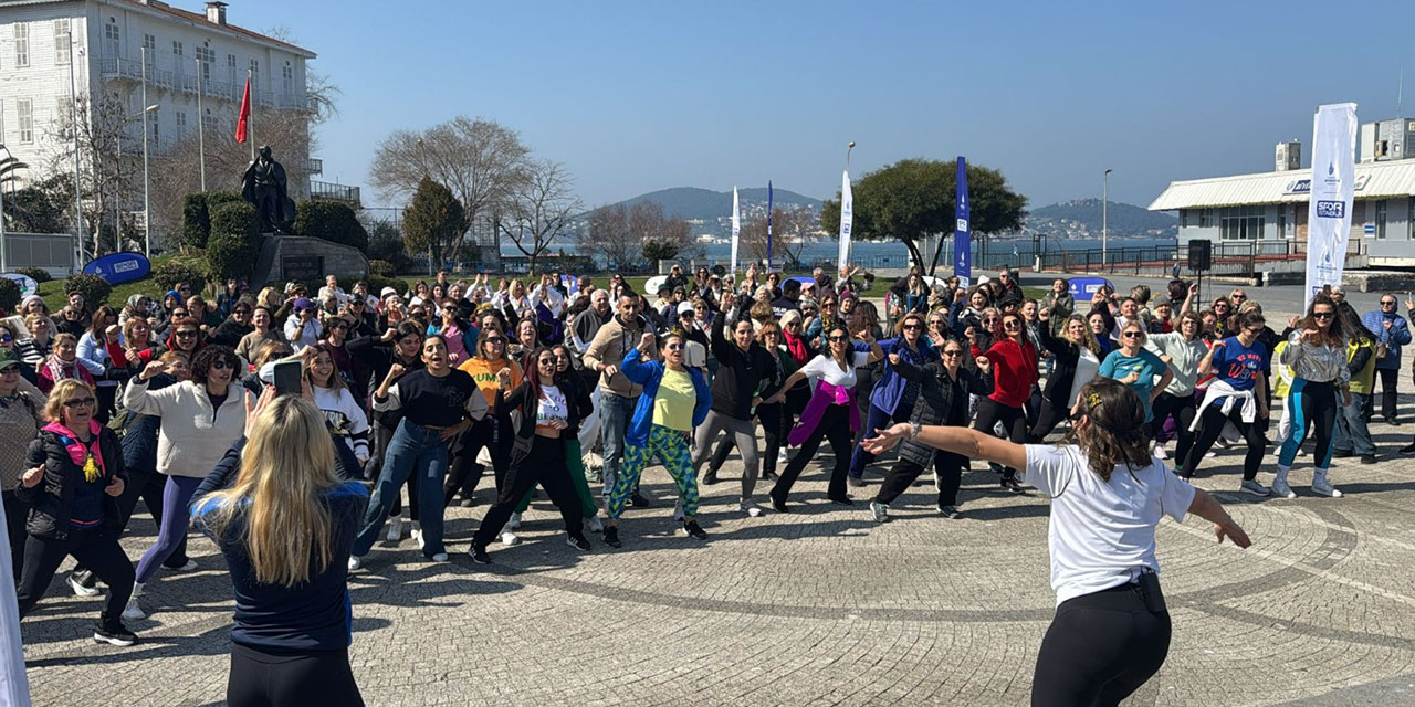 Spor İstanbul'dan 8 Mart etkinliği: Yüzlerce kadın hem spor yaptı hem dans etti