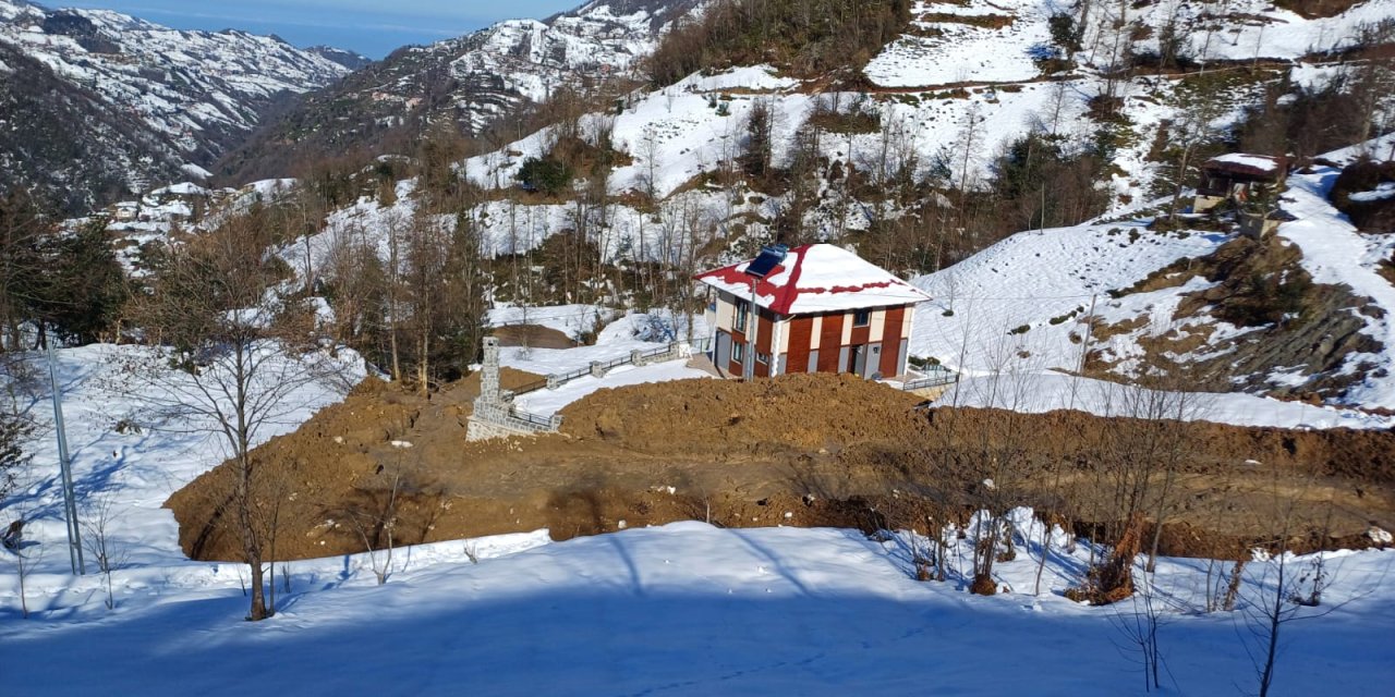 Rize'de heyelan: 4 ev boşaltıldı