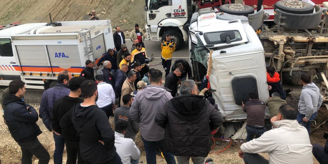 Devrilen beton mikserinin sürücüsü hayatını kaybetti