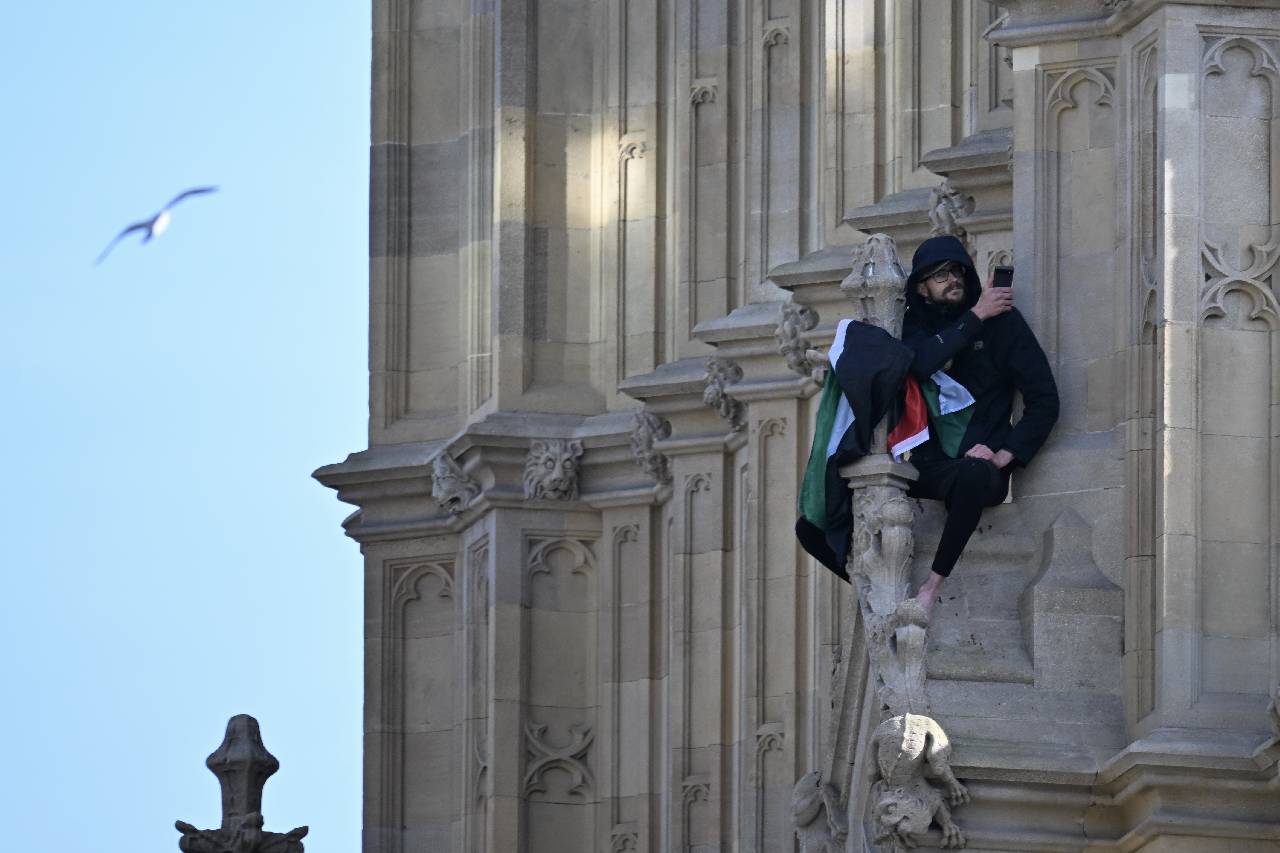 Filistin bayrağı Londra'nın simgesinde dalgalandı