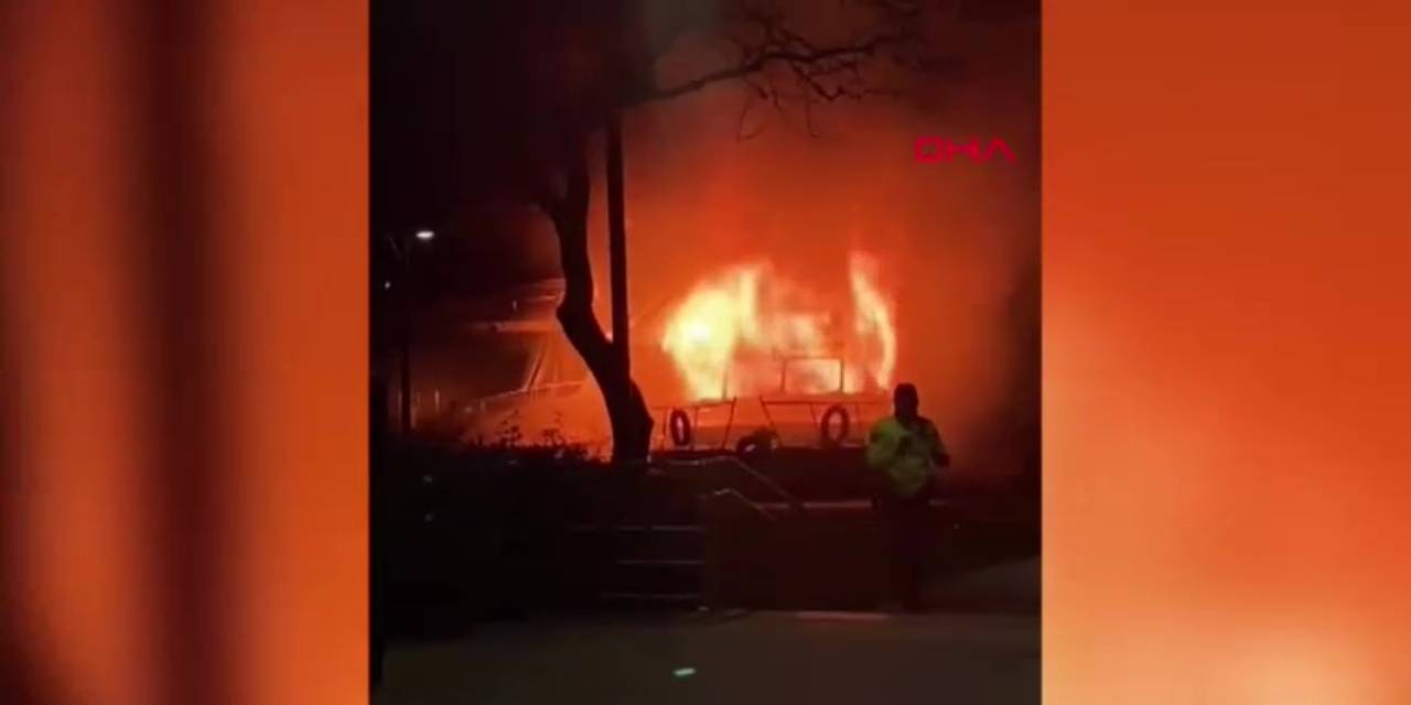 Son Dakika! Haliç'te bir tekne alevler içinde kaldı