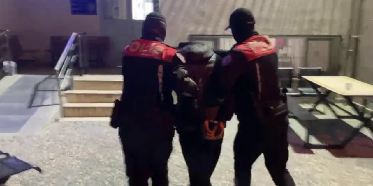 Polisin baskın yaptığı firari kaçarken yakalandı