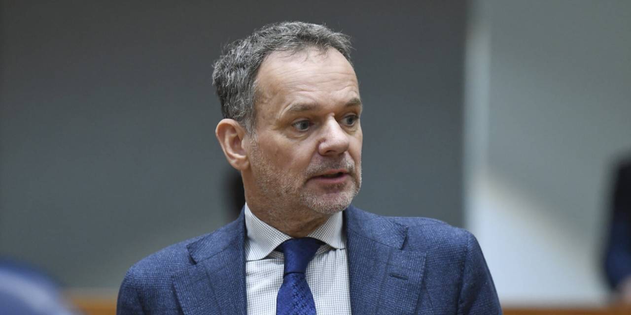 Hollandalı Bakan Rusya'yı kınadı: Ukrayna'ya 3,5 milyar avroluk yardım açıkladı