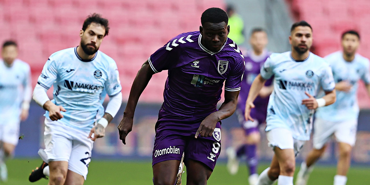 Samsunspor Adana Demirspor'dan kaçmayı başardı