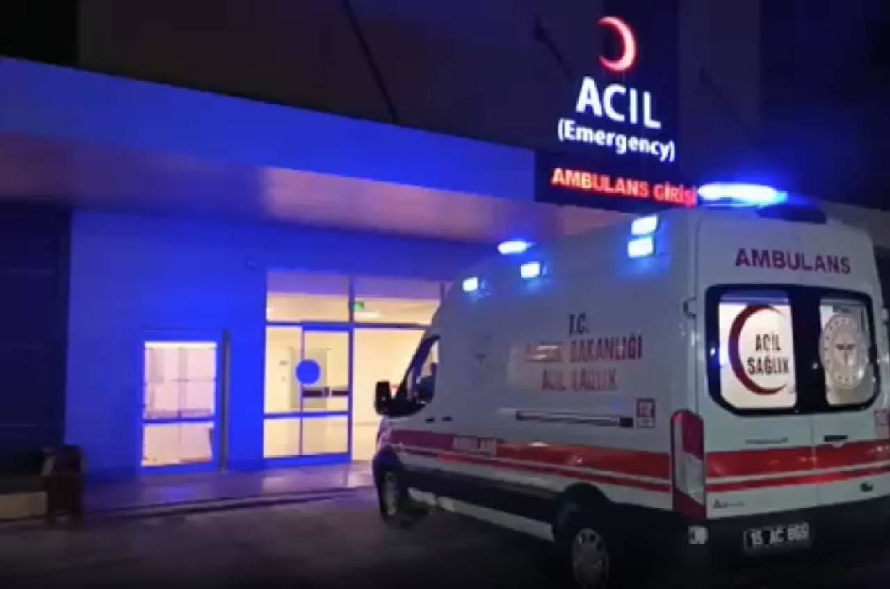 Eski karısının yanındaki adamın burnunu ısırdı