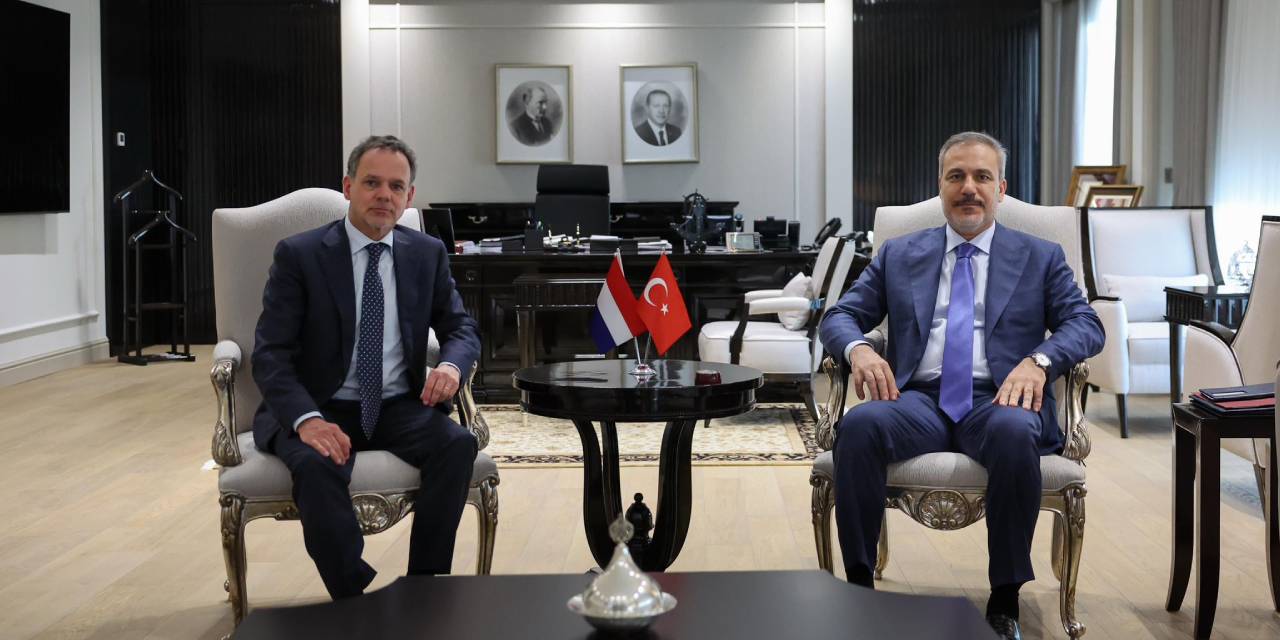 Hakan Fidan Hollandalı mevkidaşıyla görüştü