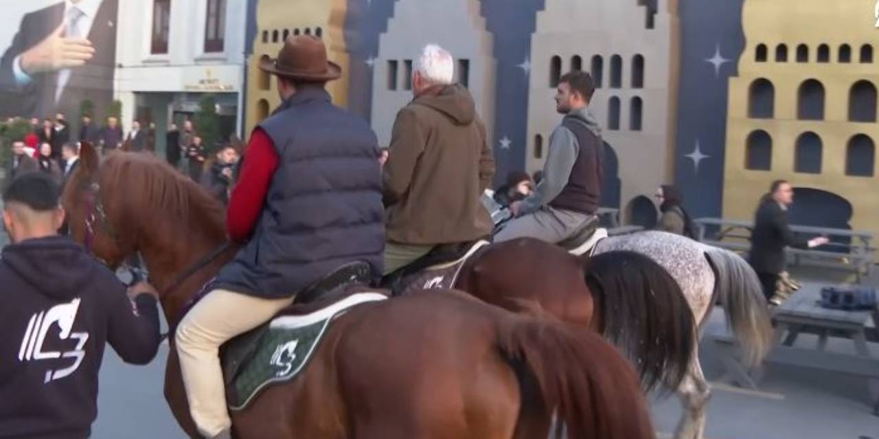 İspanyol hacı adayları at sırtında yolculuk yaparak İstanbul'a ulaştı