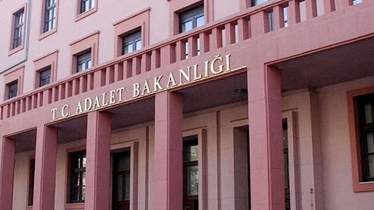 Adalet Bakanlığı'ndan 'Erdoğan'a hakaretten' ev hapsi alan avukat hakkında açıklama