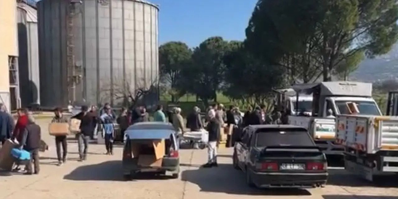 Vatandaşlara 4 bin tavuk dağıttılar: Giden alıyor bir daha dağıtacaklar