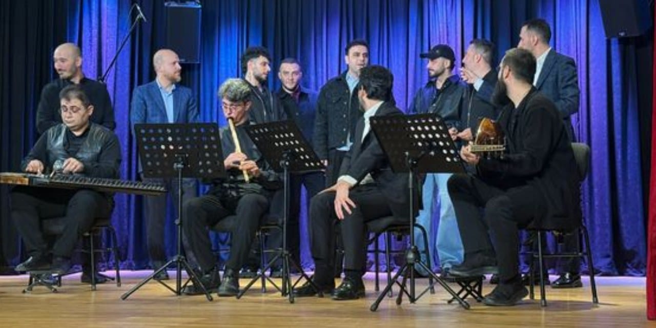 Bilal Erdoğan sahneye çıkıp şarkı söyledi