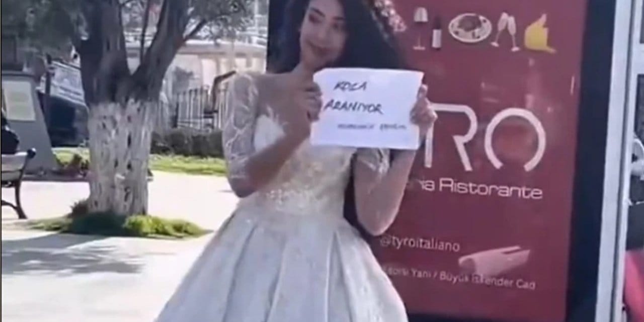 Gelinliği giyip sokağa çıktı 'Koca aranıyor' diye pankart açınca ortalık karıştı