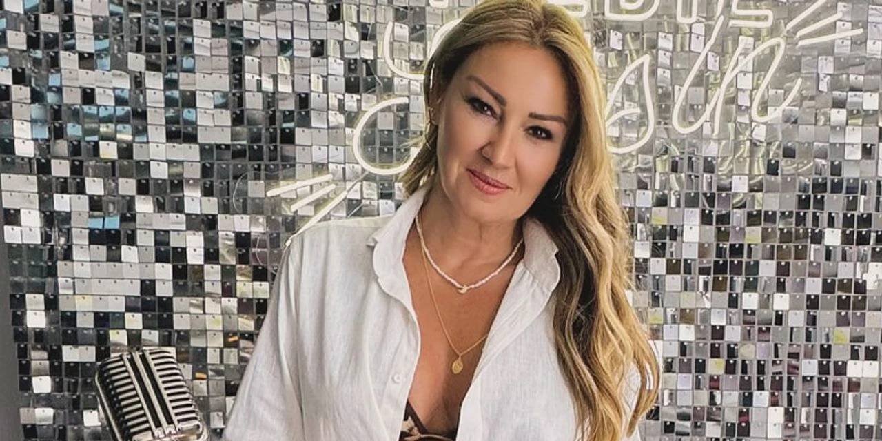 Pınar Altuğ sıcağa daha fazla dayanamadı: Kendisini bu kıyafetle sokağa attı