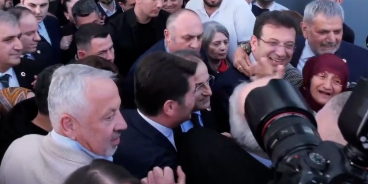 Trabzon'un nineleri İmamoğlu'nu öpmeye koklamaya doyamadı! Memleketinde ilgiden adım atamadı