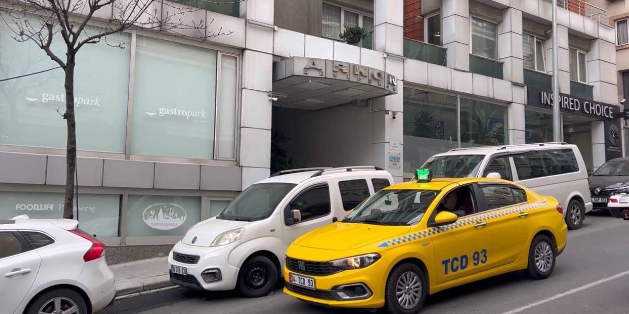 Şişli'de kaldırımda beklerken kurşunlandı